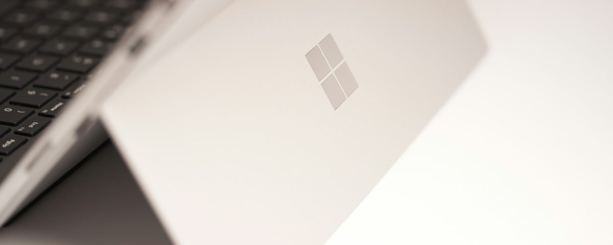 white-laptop-computer-on-white-table