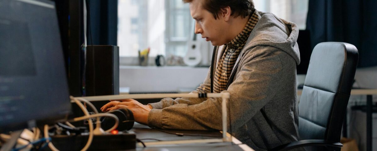 Free A concentrated professional working at a computer in a modern office setting. Stock Photo